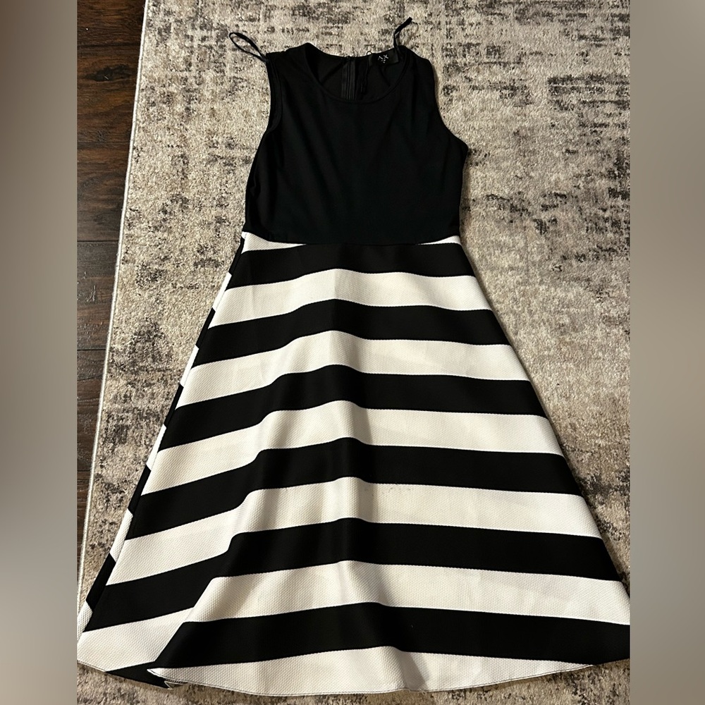 🖤Stunning Black and White Dress